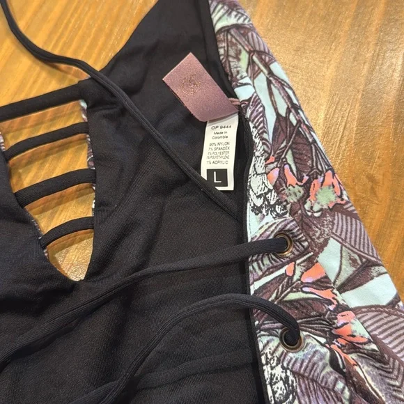 MAAJI Reversible Meteorite Columbia One-piece Swimsuit Black & Multi print - Picture 11 of 12